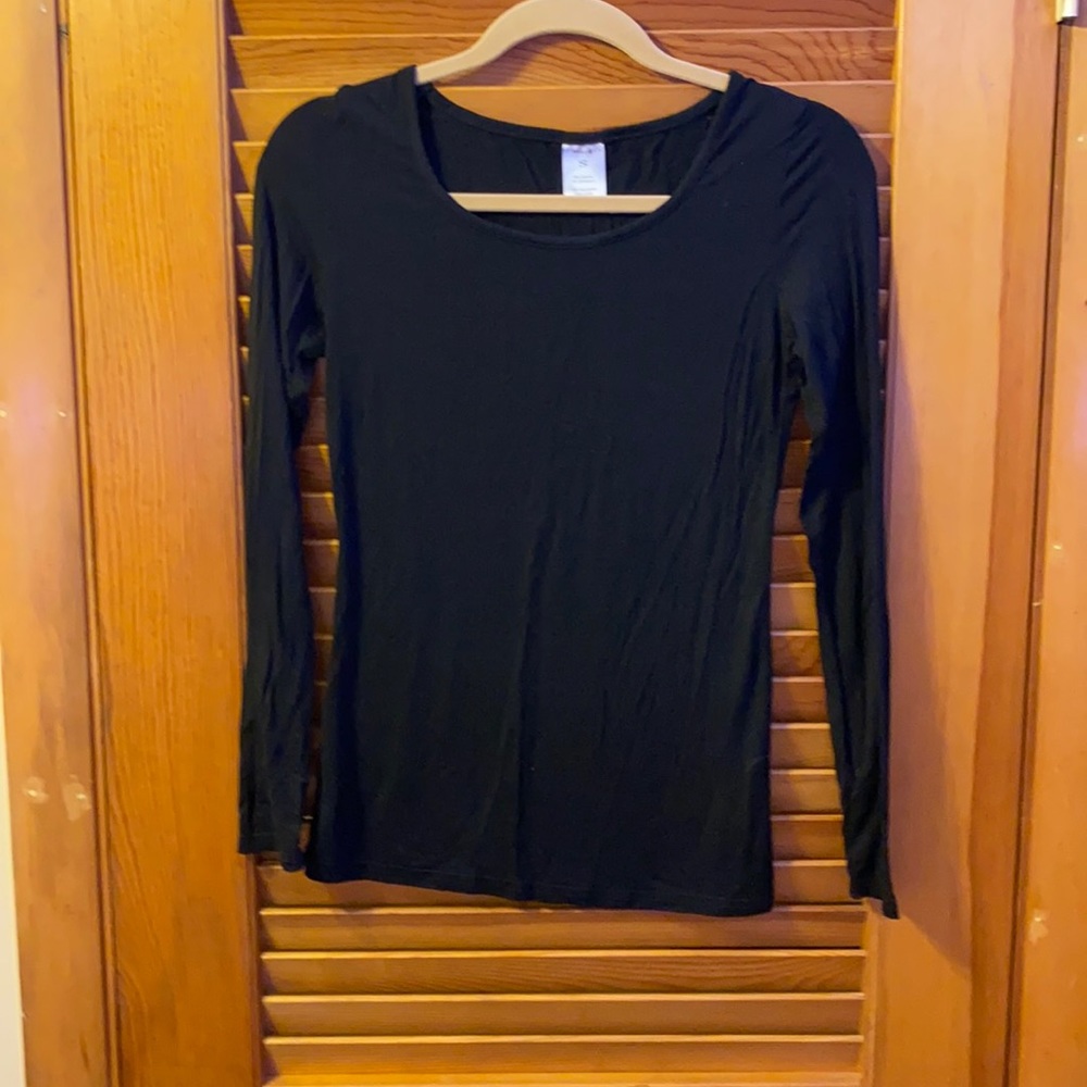 woman’s long sleeve tee